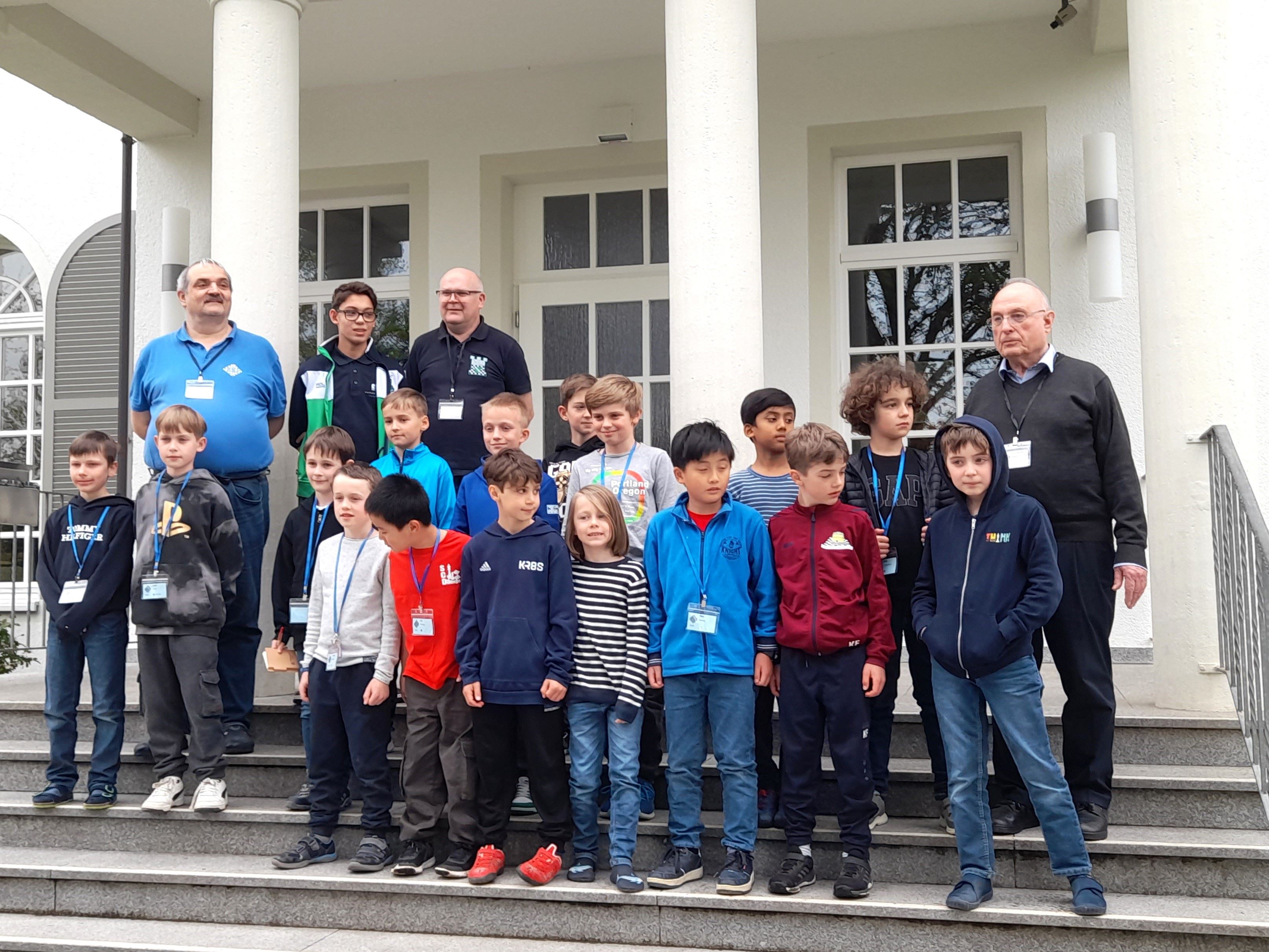 04 Gruppenfoto 2025 bayerische U10 mit Sebastian Nabe